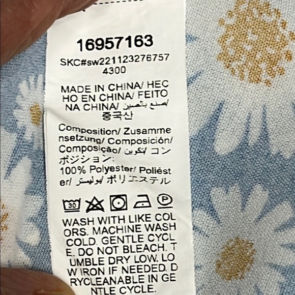 SHEIN Blue White Daisy Button Flowers Top Blouse - Picture 6 of 7